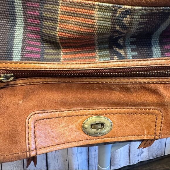 Fossil Multicolored Carpet Leather Crossbody Bag with Southwestern Design - Picture 10 of 11